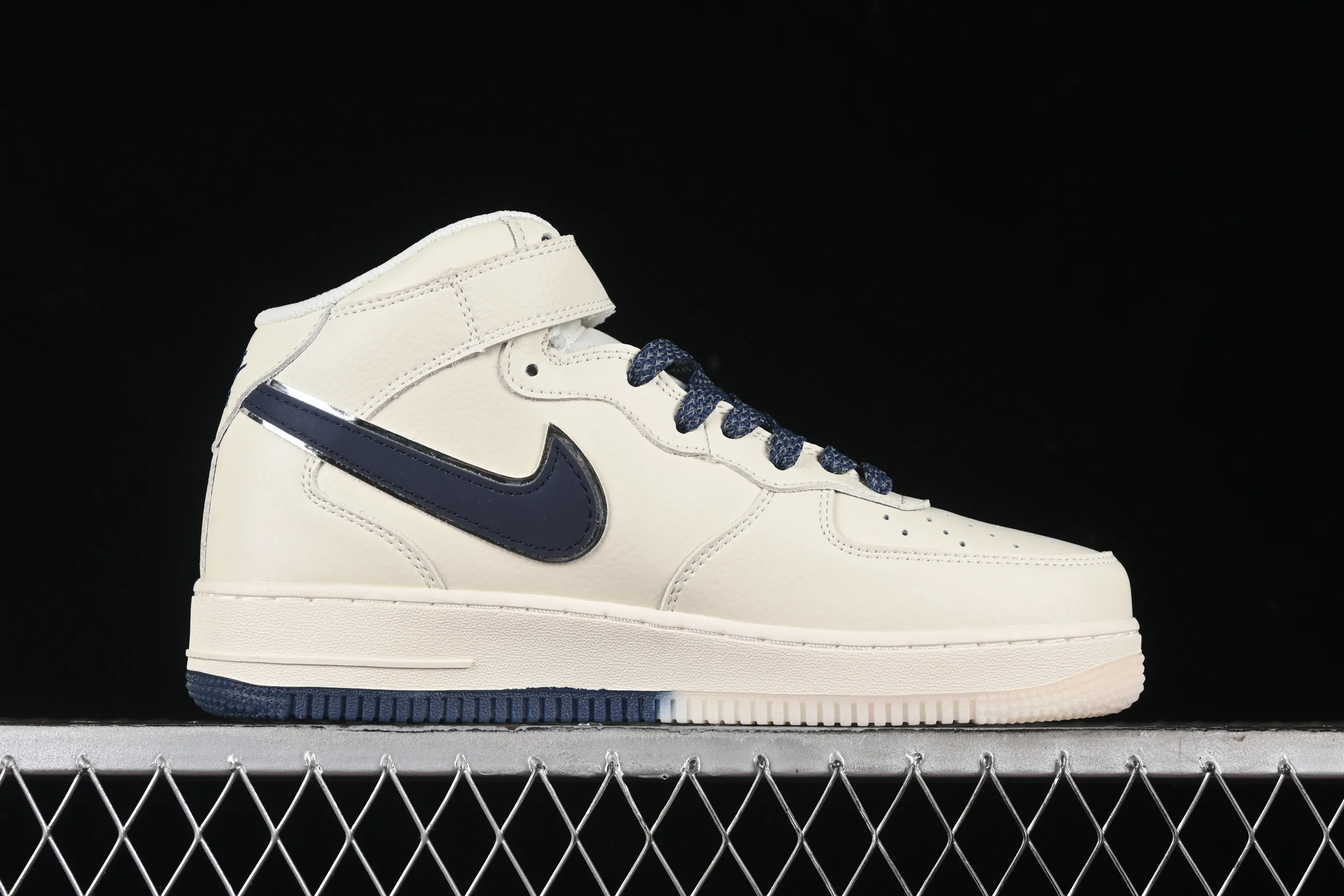 All categories Nk Air Force 1 Air Force series Nk Air Force 1 Mid Air Force mid-top Nk Air Force 1'07 Mid rice dark blue two-color bottom Air Force One starry mid-top casual sneakers XL0236-233
